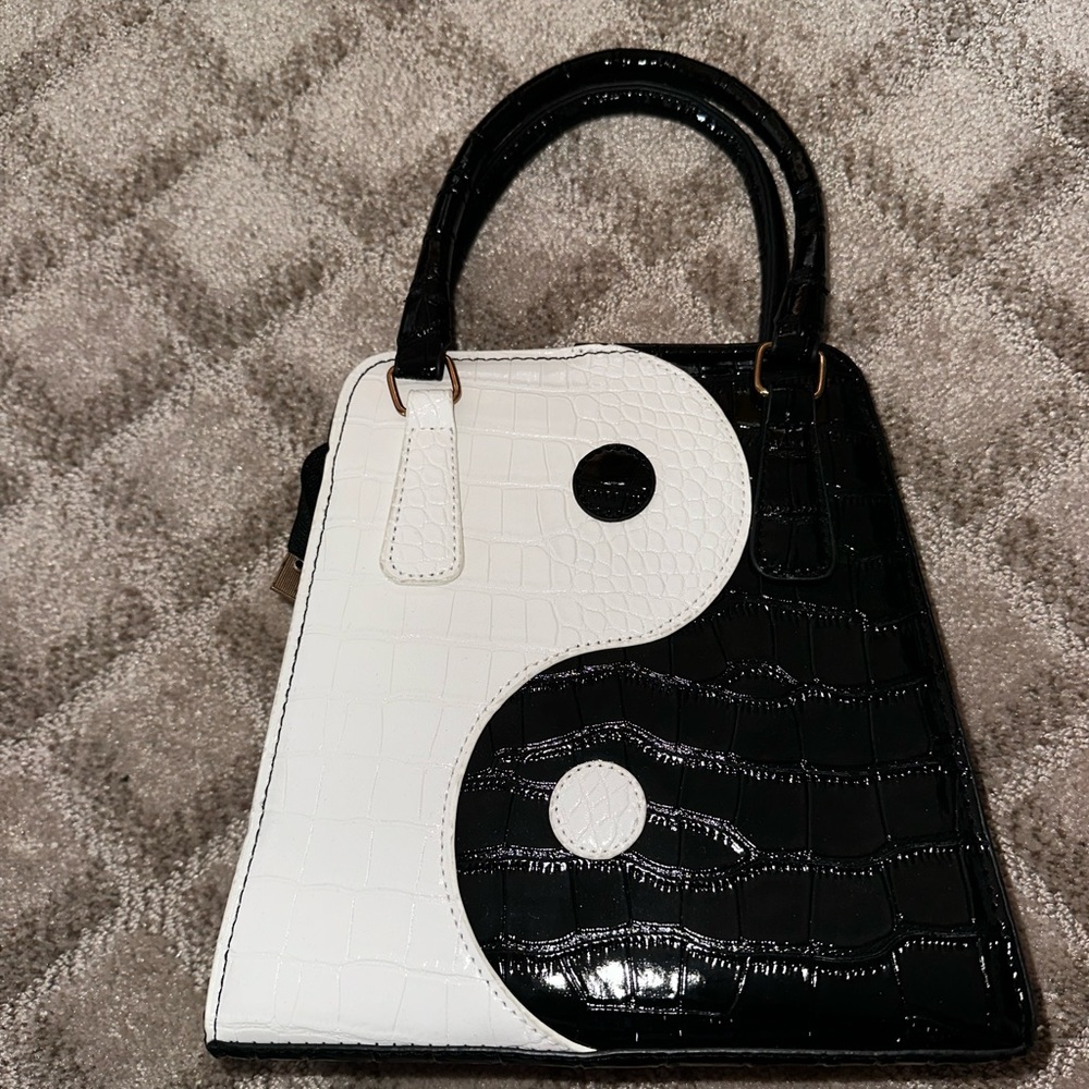 NWOT yin yang bag poppy lissman style